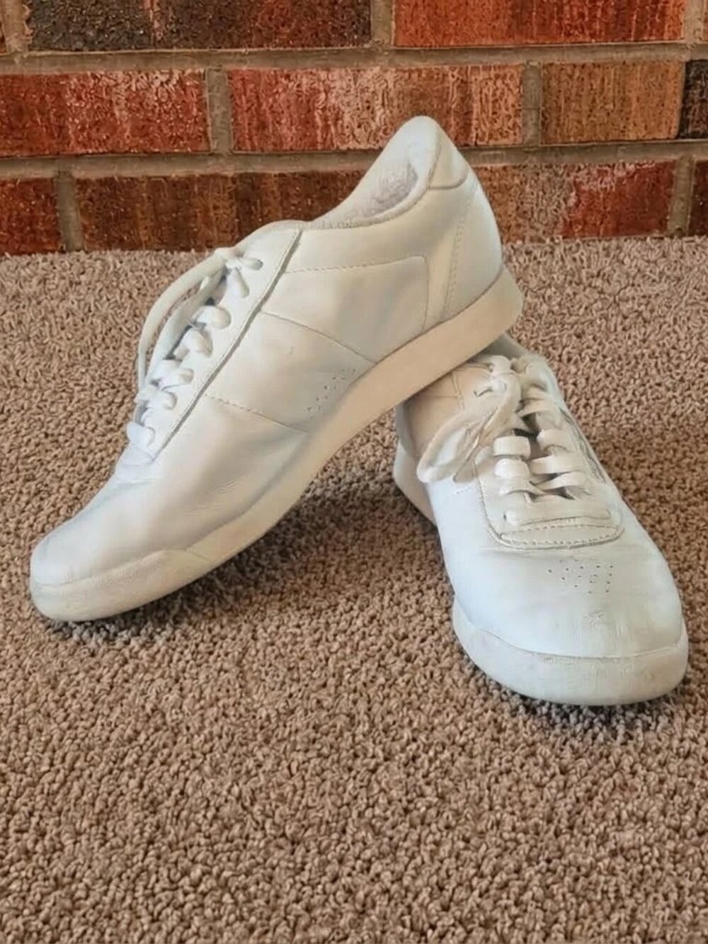 Reebok Classic Women's 8.5 Sneakers White Athletic Shoes